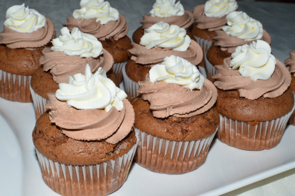Nutella-Cupcakes mit Vanille- und Schokosahne von CookieCanibal ...