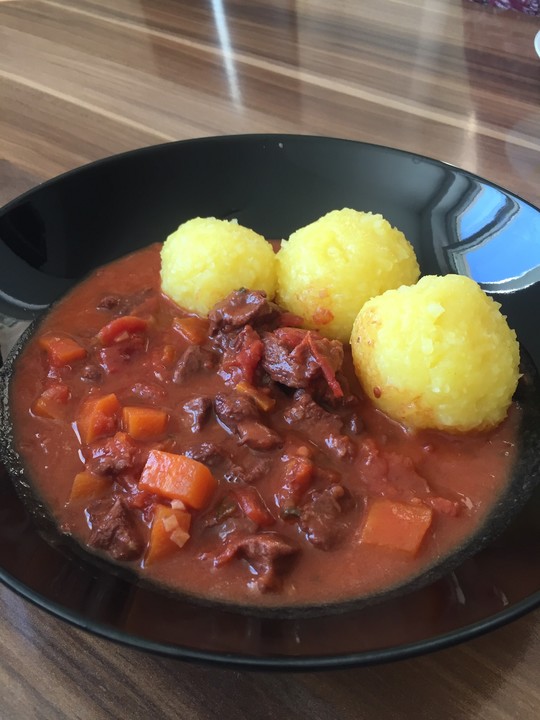 Rinder-Möhren Ragout mit Rotwein-Sahnesoße von curryspice | Chefkoch.de