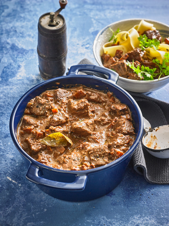 Rinder-Möhren Ragout mit Rotwein-Sahnesoße von curryspice | Chefkoch.de