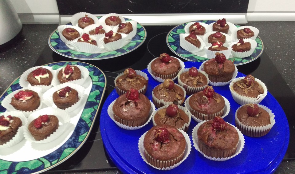 Schoko-Muffins mit weißer Schokolade und Beeren gefüllt von Mascha87 ...