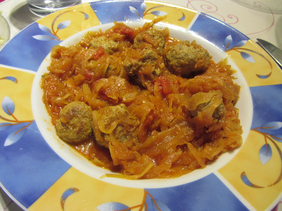 Mettbällchen in Bolognesesoße mit Sauerkraut von Anra1972 | Chefkoch.de