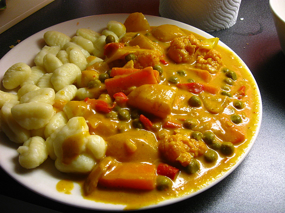 Buntes Gemüse-Kartoffel-Curry von eptotou00 | Chefkoch.de