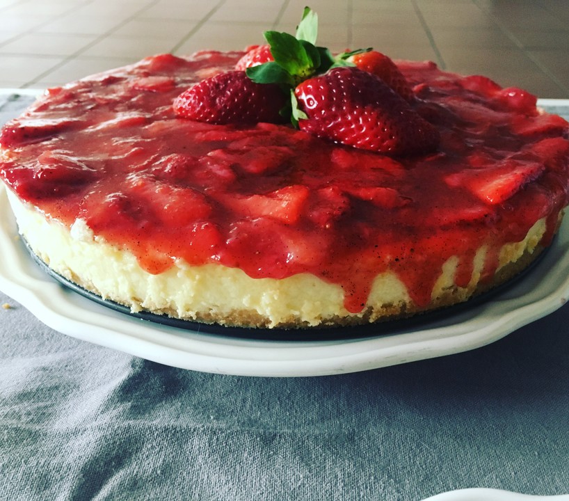 Käsekuchen mit Erdbeeren und weißer Schokolade von Erdbeeren_aus_Europa ...