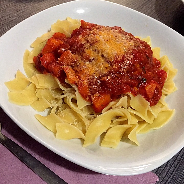 Bandnudeln mit Kürbis-Tomaten-Sauce von Acedyah | Chefkoch.de
