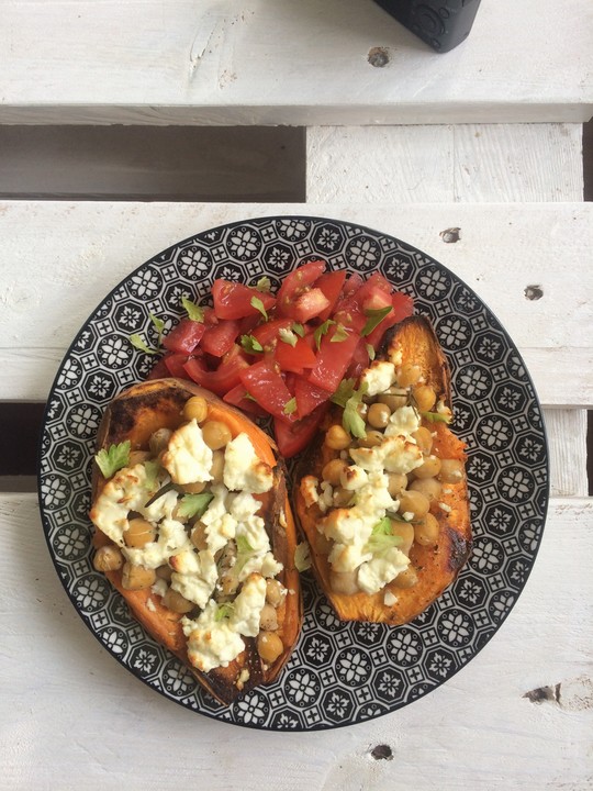 Gefüllte Süßkartoffeln mit Kichererbsen und Ziegenkäse von Wiktorija ...