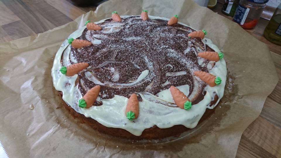 Saftiger Möhrenkuchen mit Apfel und Kokos von leanae | Chefkoch.de