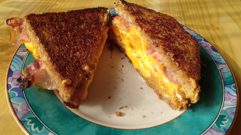 Grilled Cheese Sandwich mit Bacon und Spiegelei von Mietzekätzjen
