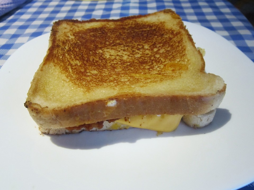 Grilled Cheese Sandwich mit Bacon und Spiegelei von Mietzekätzjen