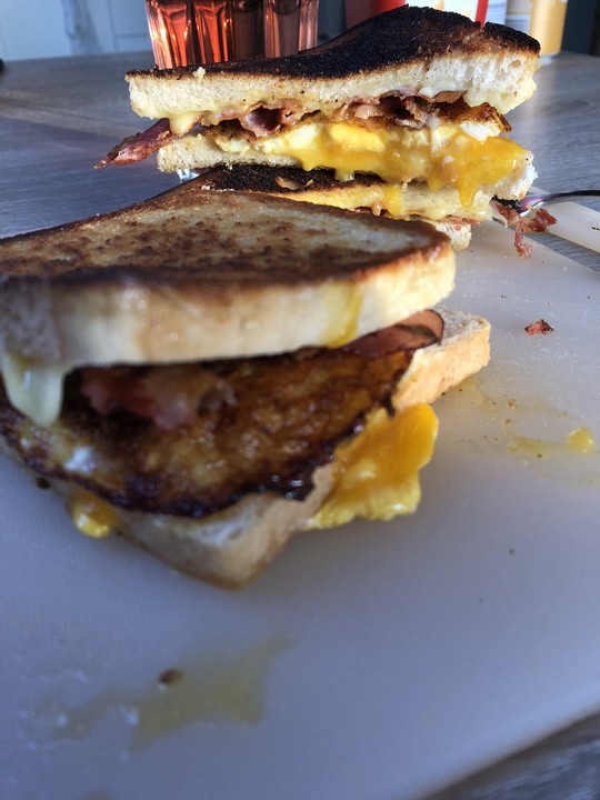 Grilled Cheese Sandwich mit Bacon und Spiegelei von Mietzekätzjen
