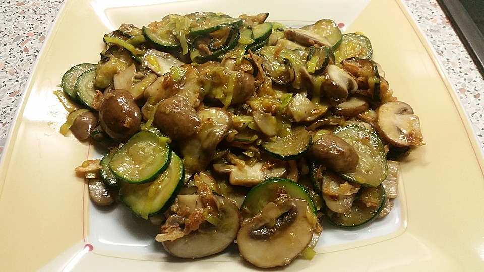 Vegane Zucchini-Champignon-Pfanne von küchen_zauber | Chefkoch.de