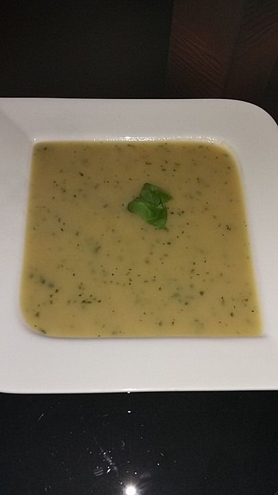 Kohlrabi-Petersilien-Suppe von finolino | Chefkoch.de