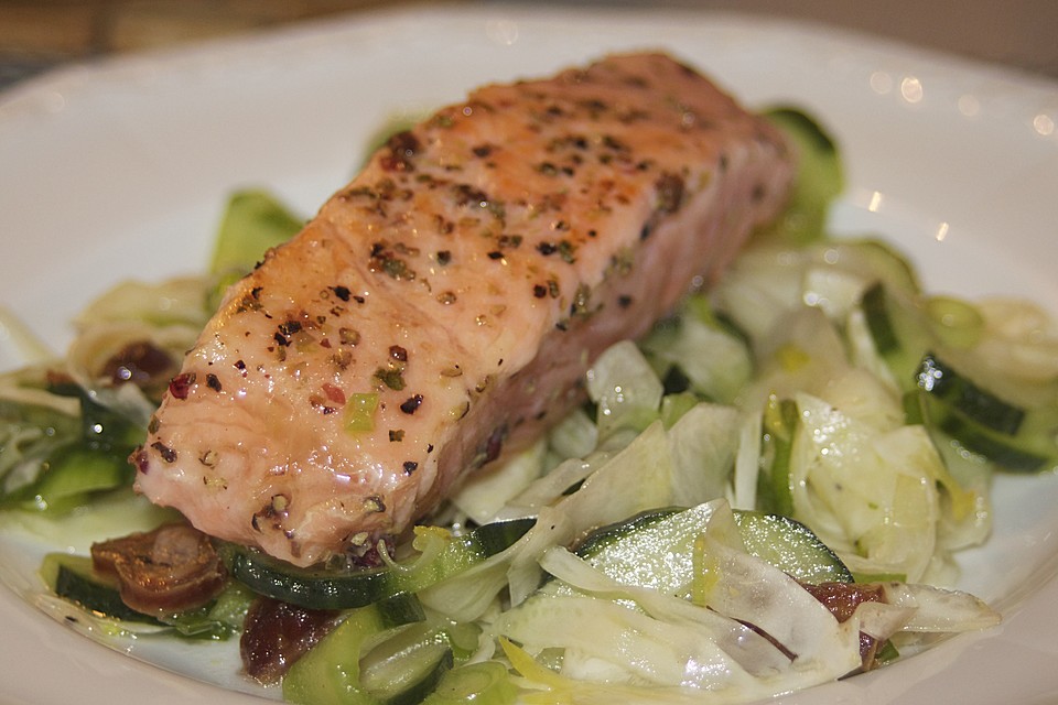 Fenchel-Gurken-Salat mit Lachs und Datteln von ars_vivendi | Chefkoch.de