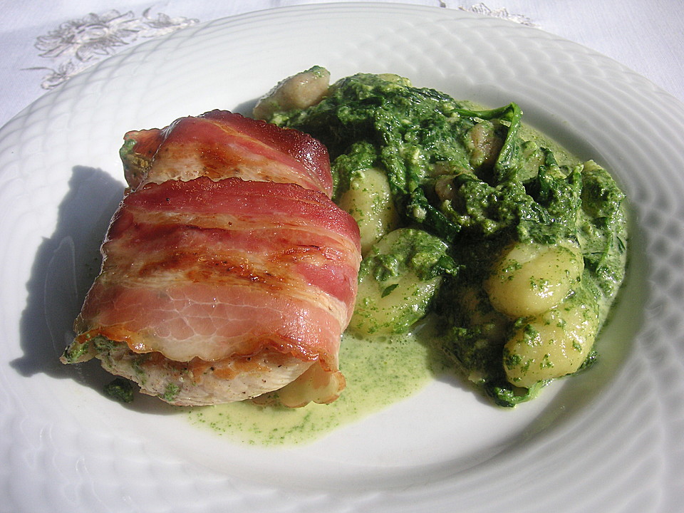Bacon-Putensteaks mit Gnocchi in Spinat-Gorgonzolasauce von MultikochDE ...