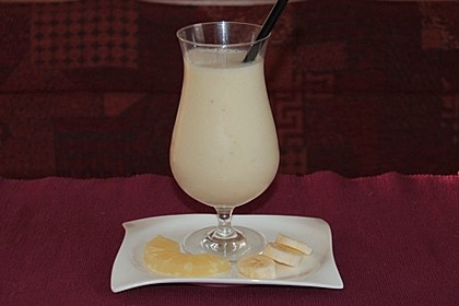 Ananas-Bananen-Milchshake mit Mandelmilch von ars_vivendi ...