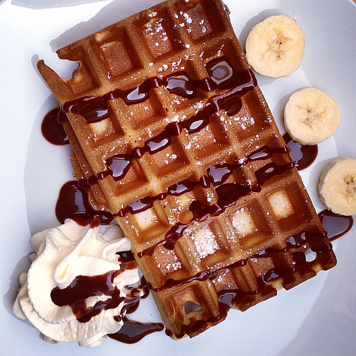 Waffeln mit Schokoladensoße von beccsbakes | Chefkoch.de