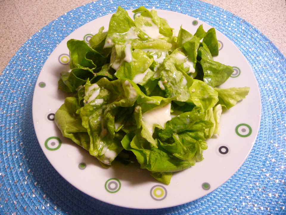 Kopfsalat mit Kondensmilchdressing