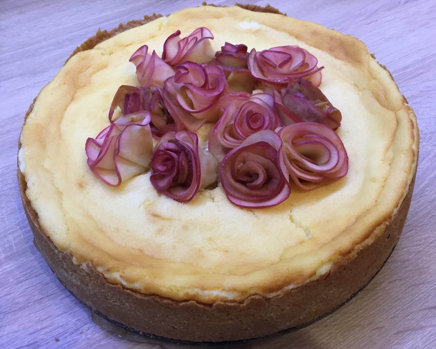 Weltbester Käsekuchen mit Apfelrosen von Nicoles_Zuckerwerk | Chefkoch.de