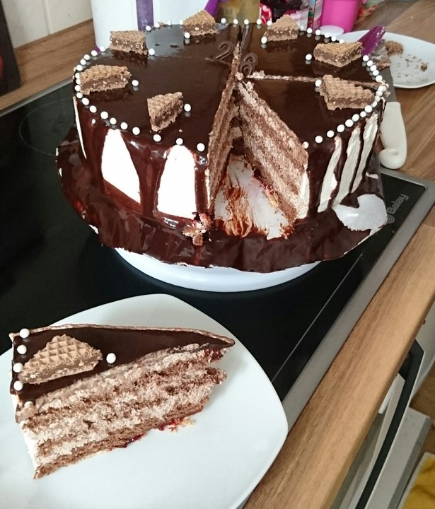 Schoko-Sahne-Torte mit Chocolate Glaze von Nicoles_Zuckerwerk | Chefkoch.de