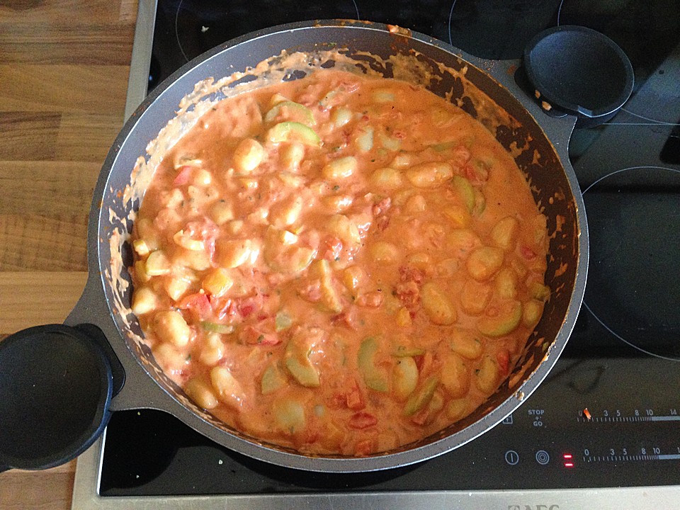 Gnocchi-Gemüse-Pfanne in Tomatensoße von ShirleyDiamond | Chefkoch.de