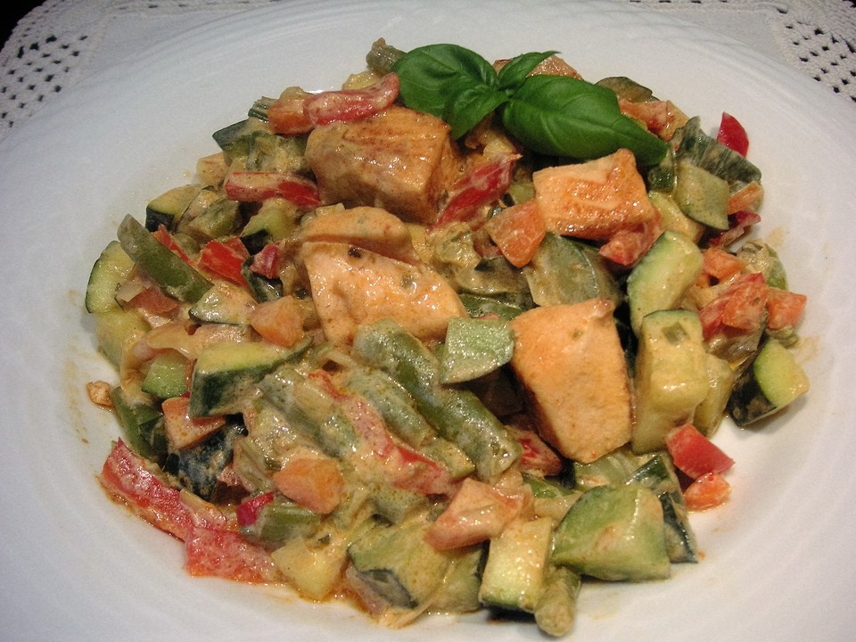 Lachs-Gemüse-Wok mit roter Currypaste von Koelkastsdaughter | Chefkoch.de