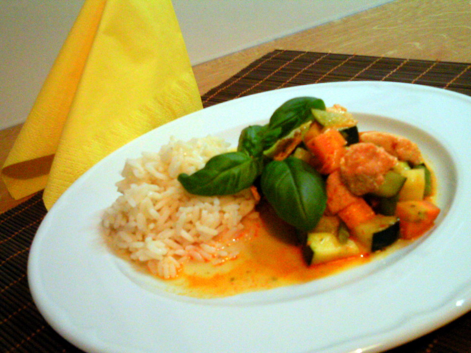Lachs-Gemüse-Wok mit roter Currypaste von Koelkastsdaughter | Chefkoch.de