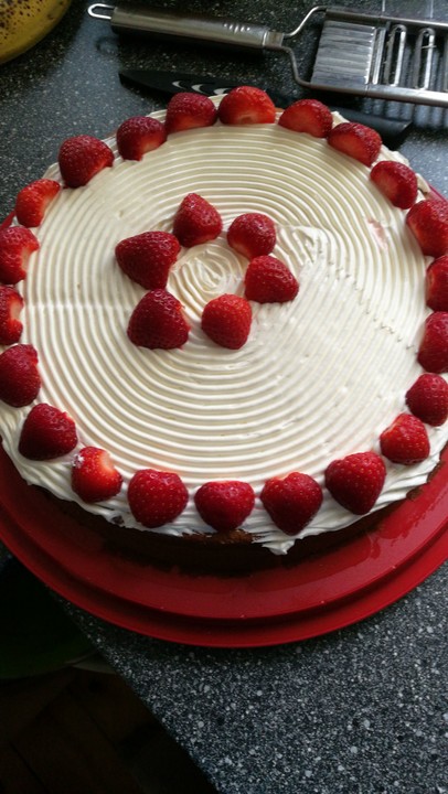 Erdbeer-Blechkuchen mit Cream Cheese Frosting von amerikanisch-kochenDE ...