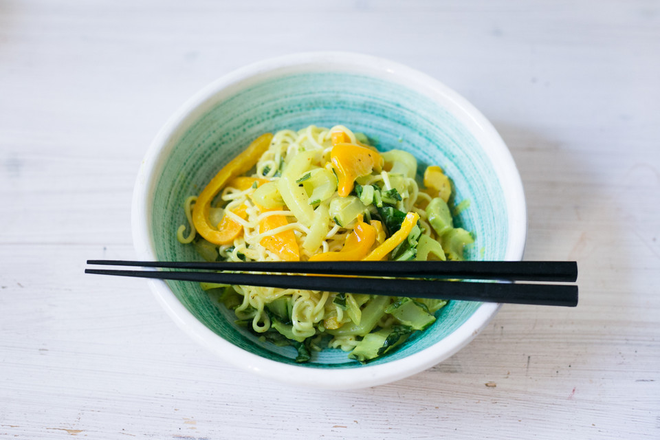 Würziger Pak Choi mit Paprika und Mie-Nudeln von ars_vivendi | Chefkoch.de