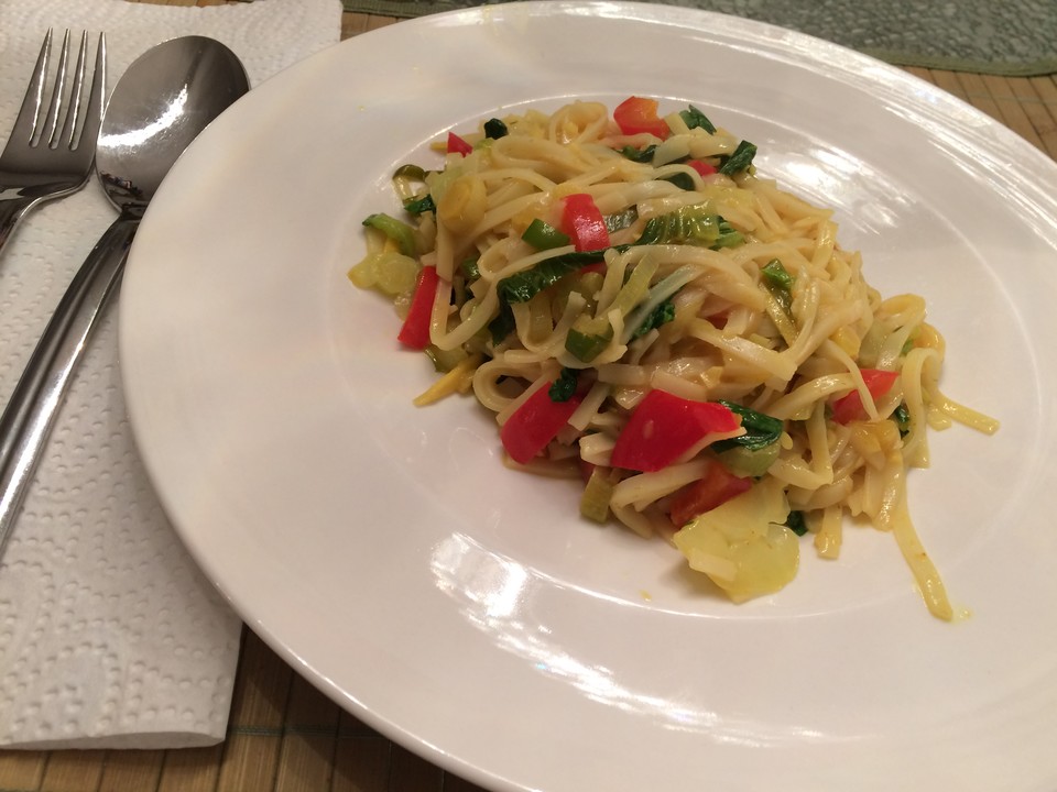 Würziger Pak Choi mit Paprika und Mie-Nudeln von ars_vivendi | Chefkoch.de