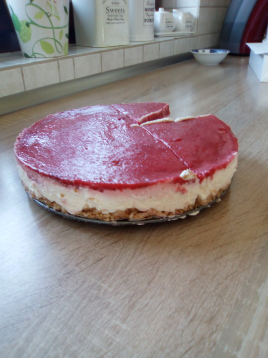 Erdbeer-Frischkäse-Torte von chey2000 | Chefkoch.de