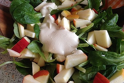 Rapunzelsalat mir Saure - Sahne - Dressing und Apfel 3