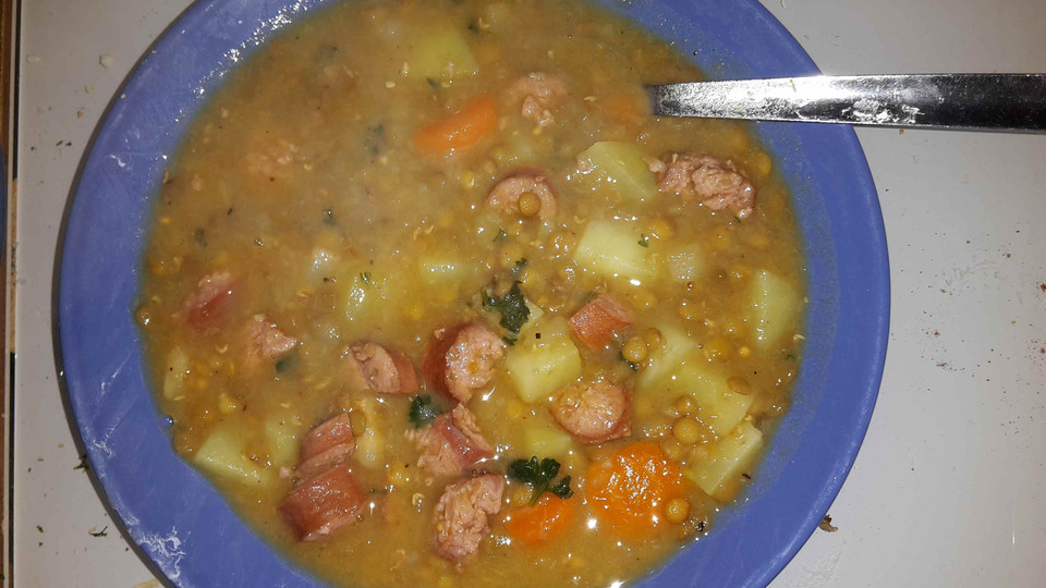 Linsensuppe mit Kartoffeln und Mettwurst von chillimaus | Chefkoch.de