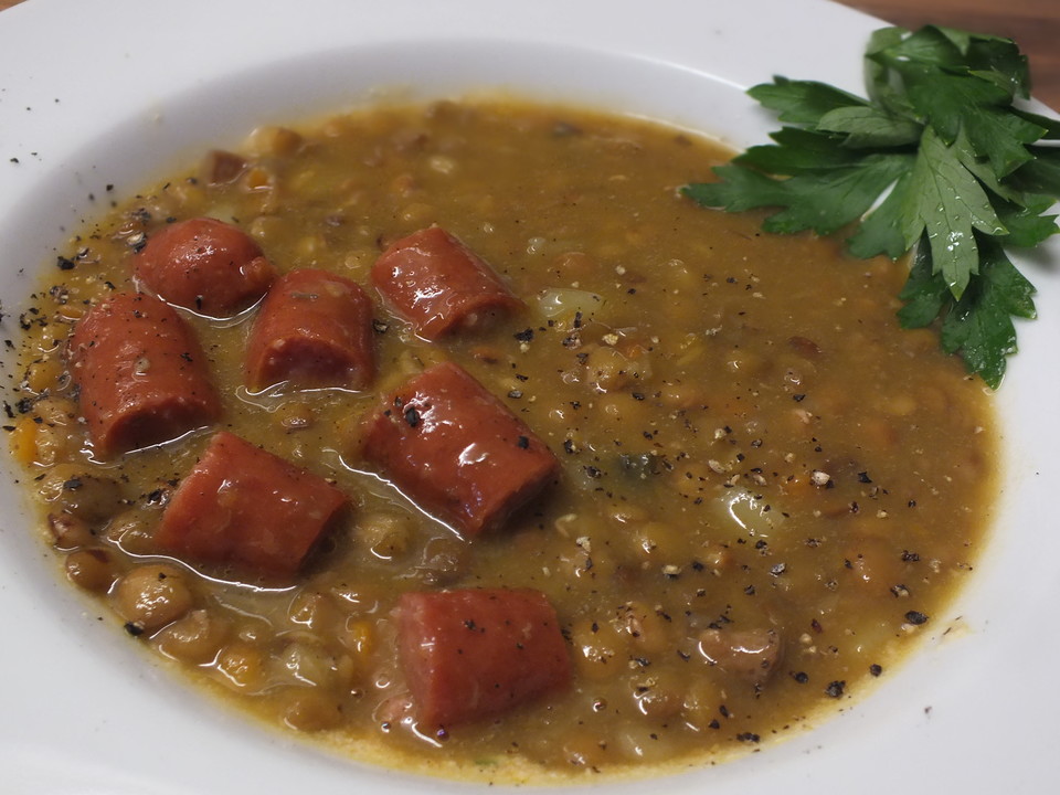 Linsensuppe mit Kartoffeln und Mettwurst von chillimaus | Chefkoch.de