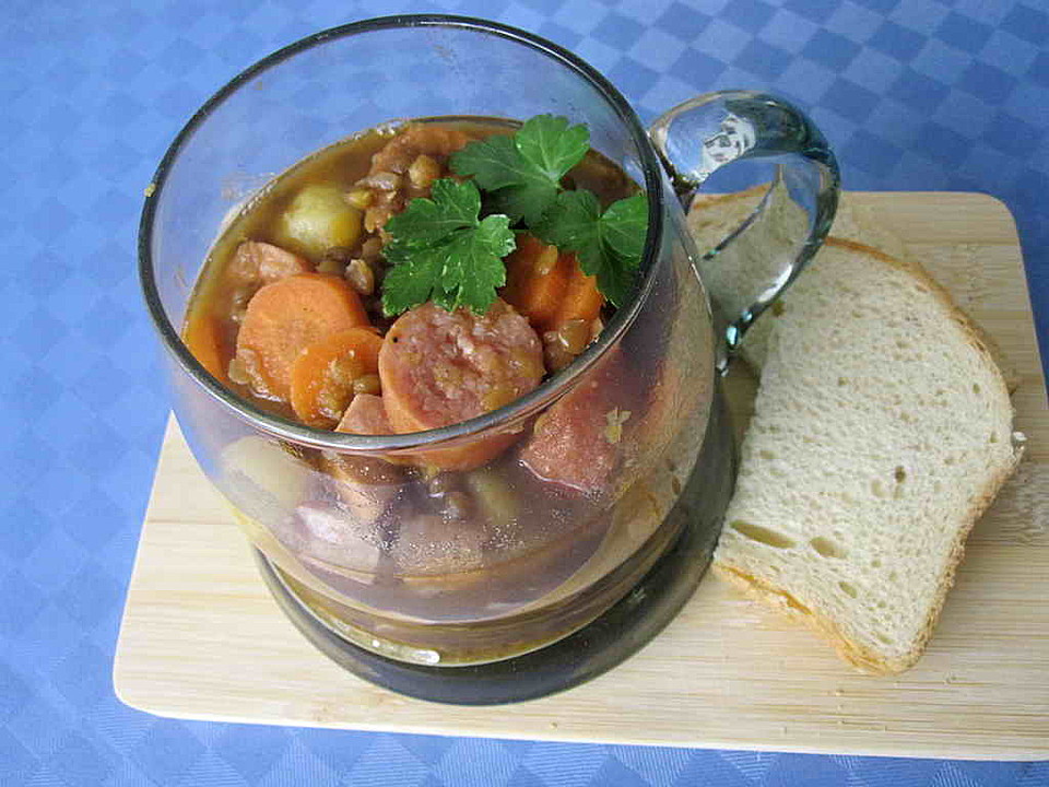 Linsensuppe mit Kartoffeln und Mettwurst von chillimaus | Chefkoch.de