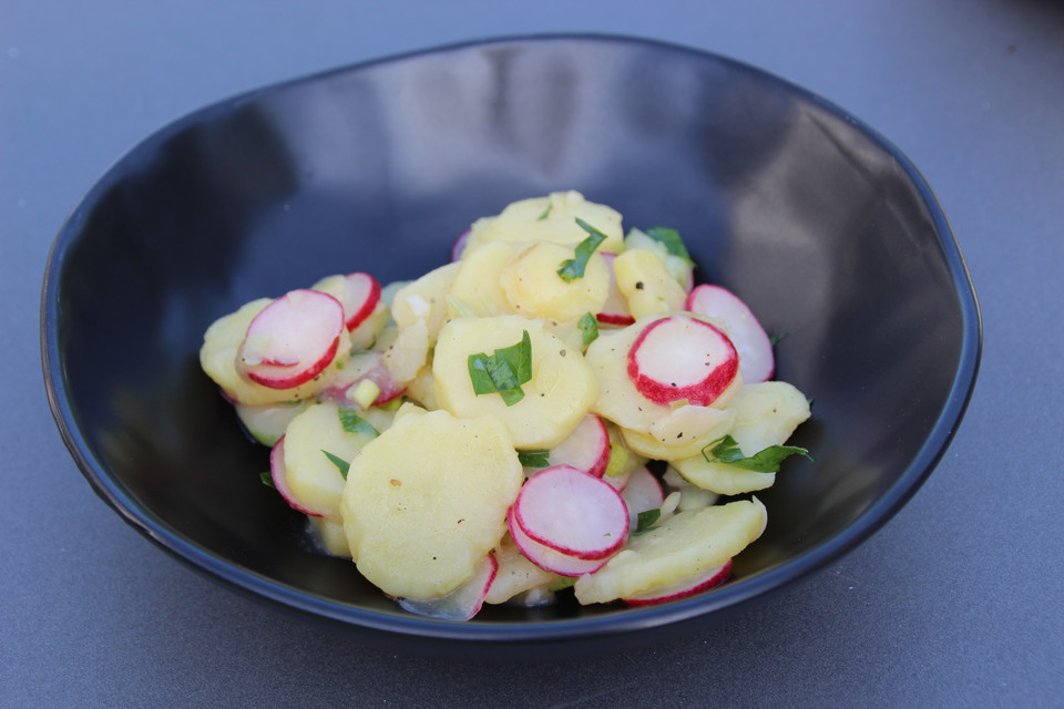 Kartoffelsalat mit Basilikum, Radieschen und Gurke von Juulee | Chefkoch.de