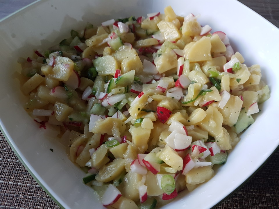 Kartoffelsalat mit Basilikum, Radieschen und Gurke von Juulee | Chefkoch.de