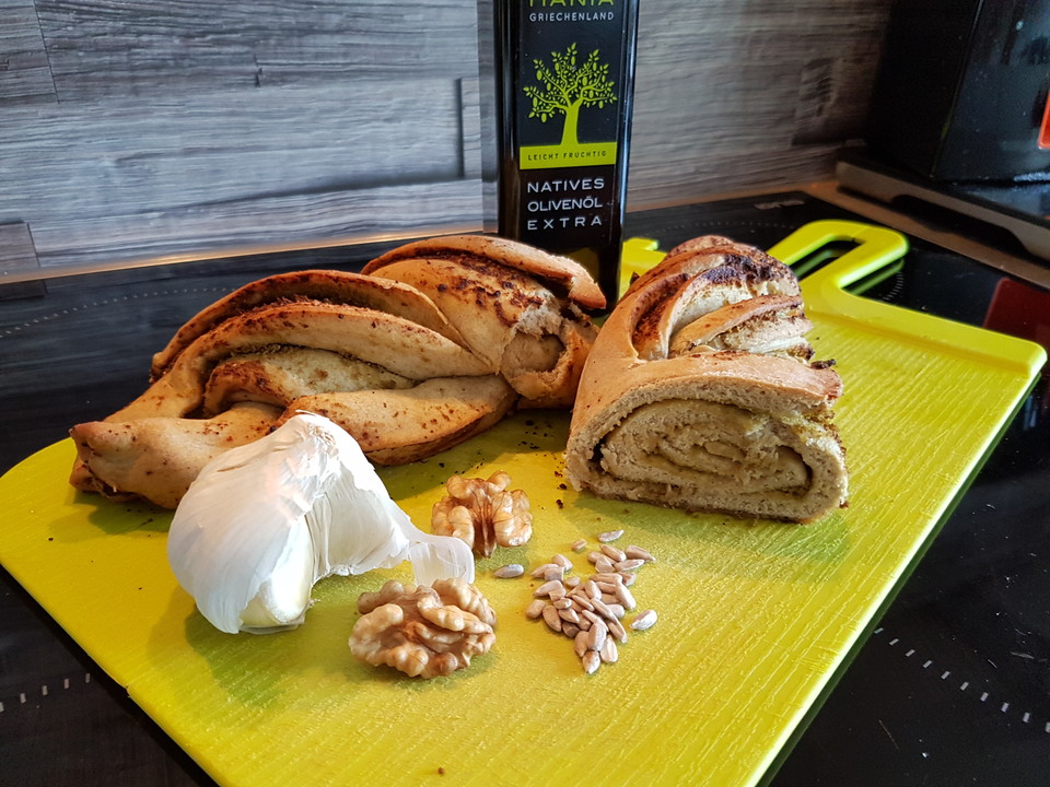 Pesto-Brot mit Basilikum von MrsFlury | Chefkoch.de