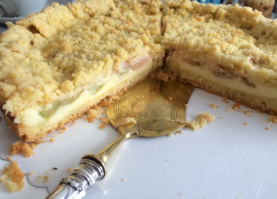 Rhabarberkuchen mit Quark-Vanille-Creme und Streuseln von _Mietzi_ ...