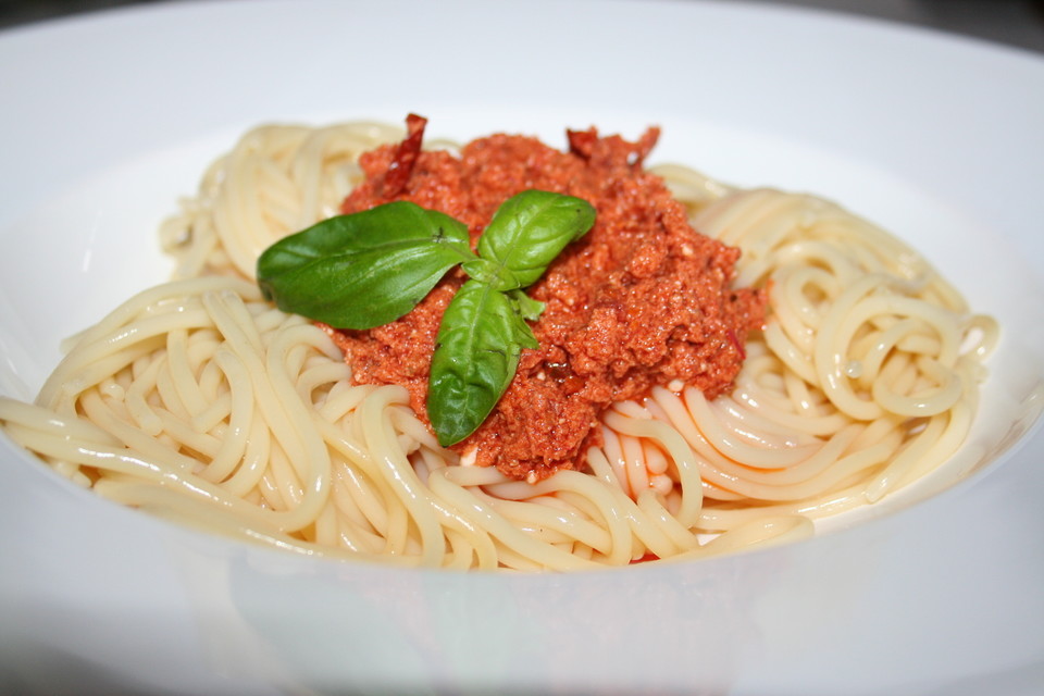 Spaghetti mit Tomaten-Schafskäse-Pesto von Tiburonito | Chefkoch.de