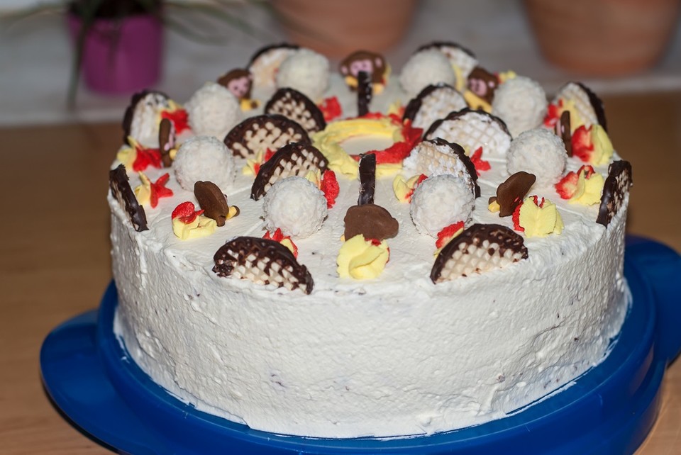 Kirsch-Bananen-Torte mit Kokos und Schokoküssen von Nazze76 | Chefkoch.de