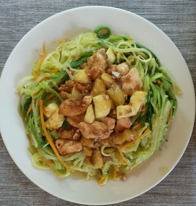 Gemüsenudeln mit Avocadocreme und Hähnchenbrust von Chriliho | Chefkoch.de