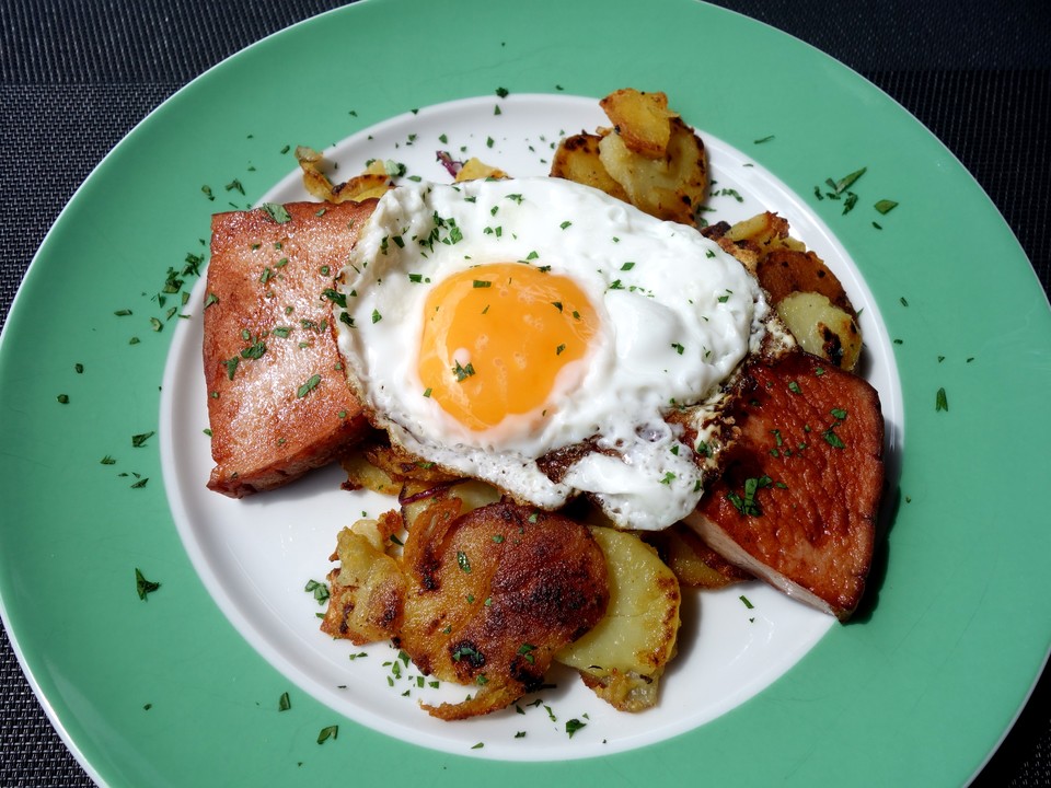 Bratkartoffeln mit Leberkäse und Spiegelei von JeannyAlex | Chefkoch.de