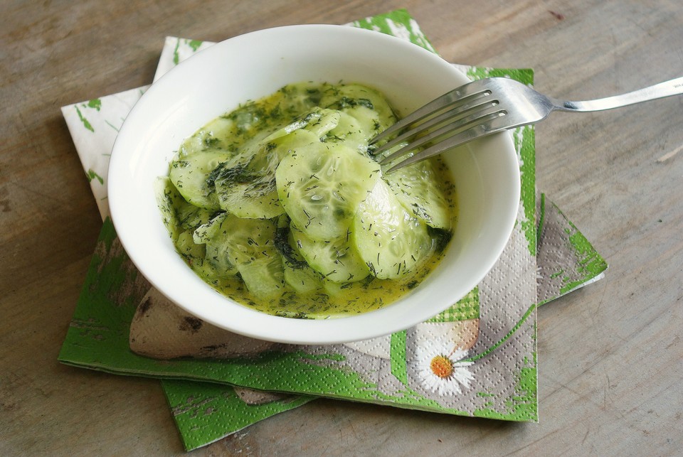 Gurkensalat mit Honig-Senf-Apfel-Dressing von patty89 | Chefkoch.de