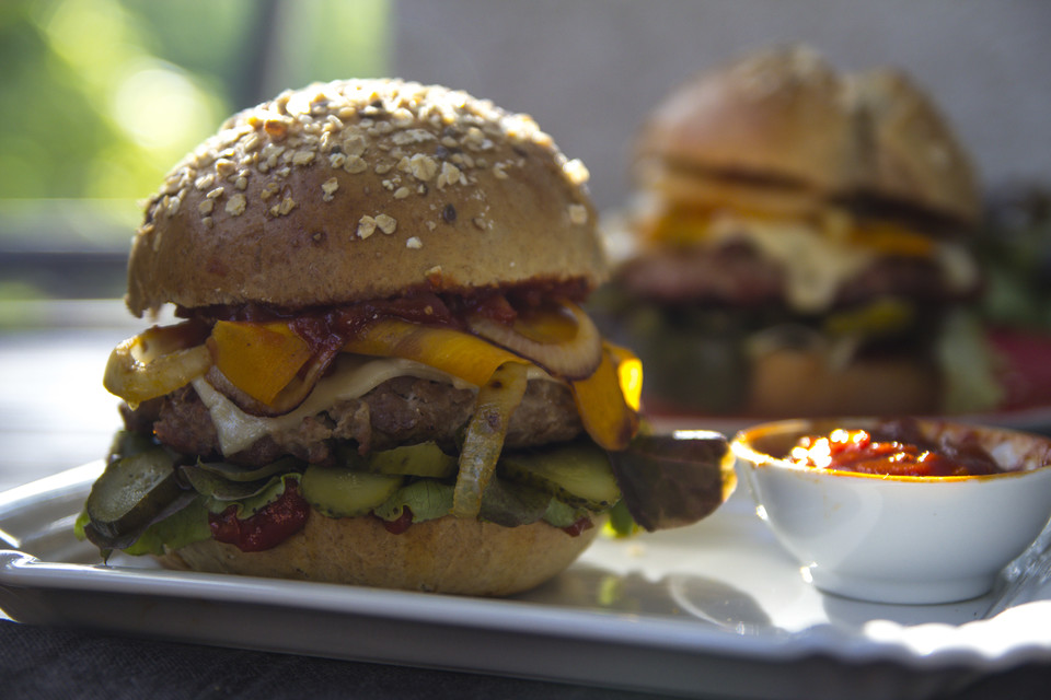 Vollkorn BBQ-Burger mit süßem Gartengemüse von yoneviso | Chefkoch.de