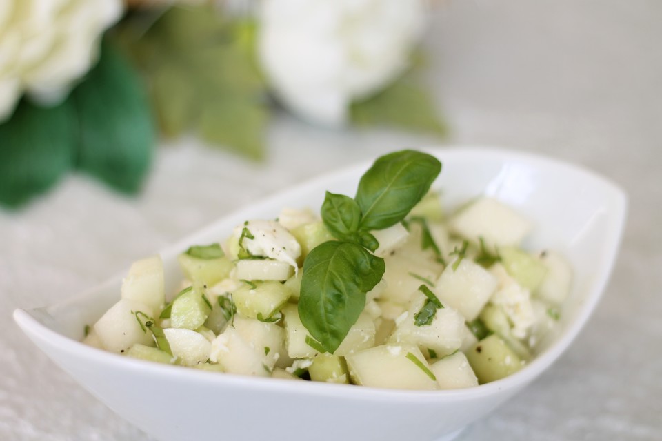 Gurken-Melonen-Mozzarella-Basilikum-Salat von movostu | Chefkoch.de