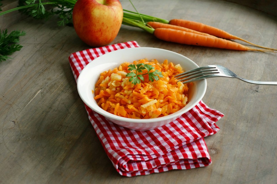 Karotten-Apfel-Salat mit Kardamom von Miere | Chefkoch.de