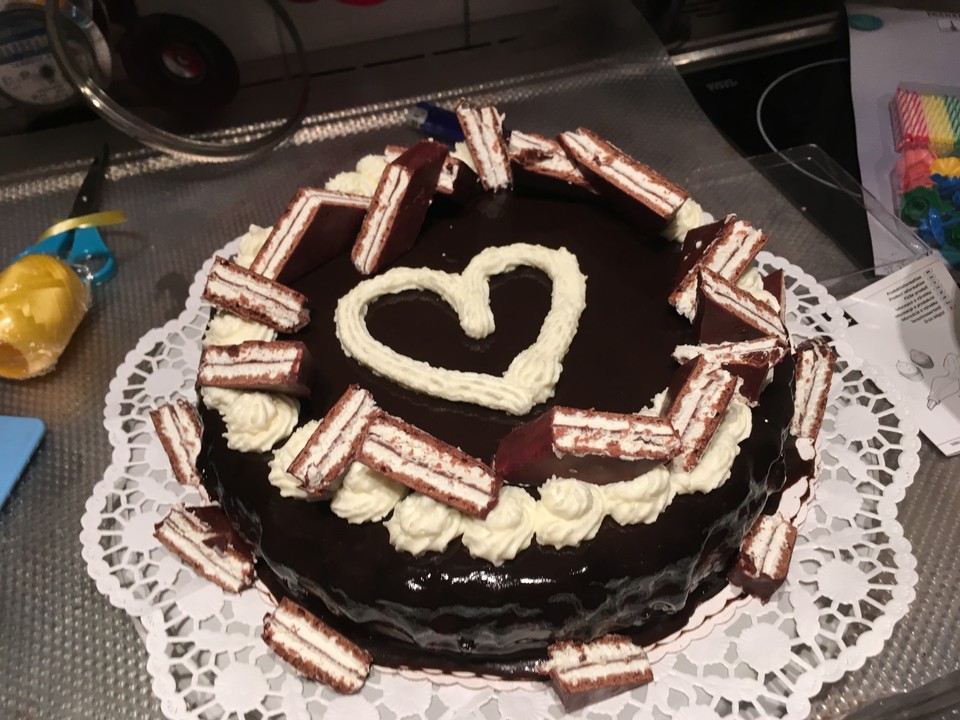 Schokoladentorte mit Kinder Pinguin von Any-Blum | Chefkoch.de
