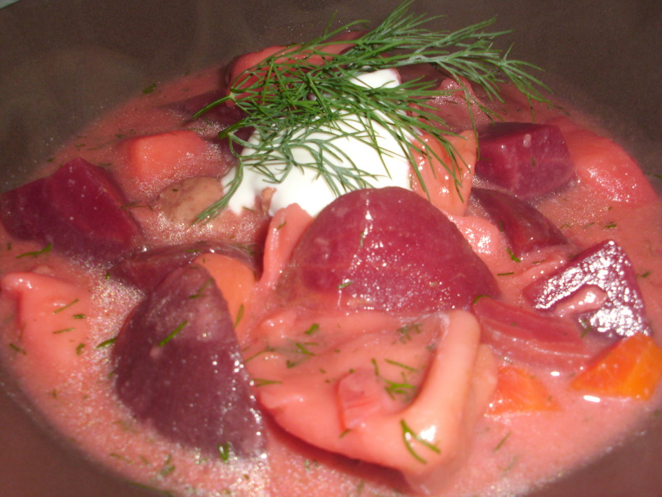 Schnuckis Rote Bete-Suppe mit Pelmeni von schnucki25 | Chefkoch.de