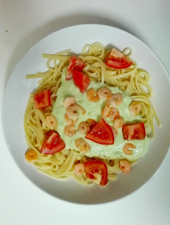 Nudeln mit Avocadosauce und Krabben von Lenaflie | Chefkoch.de