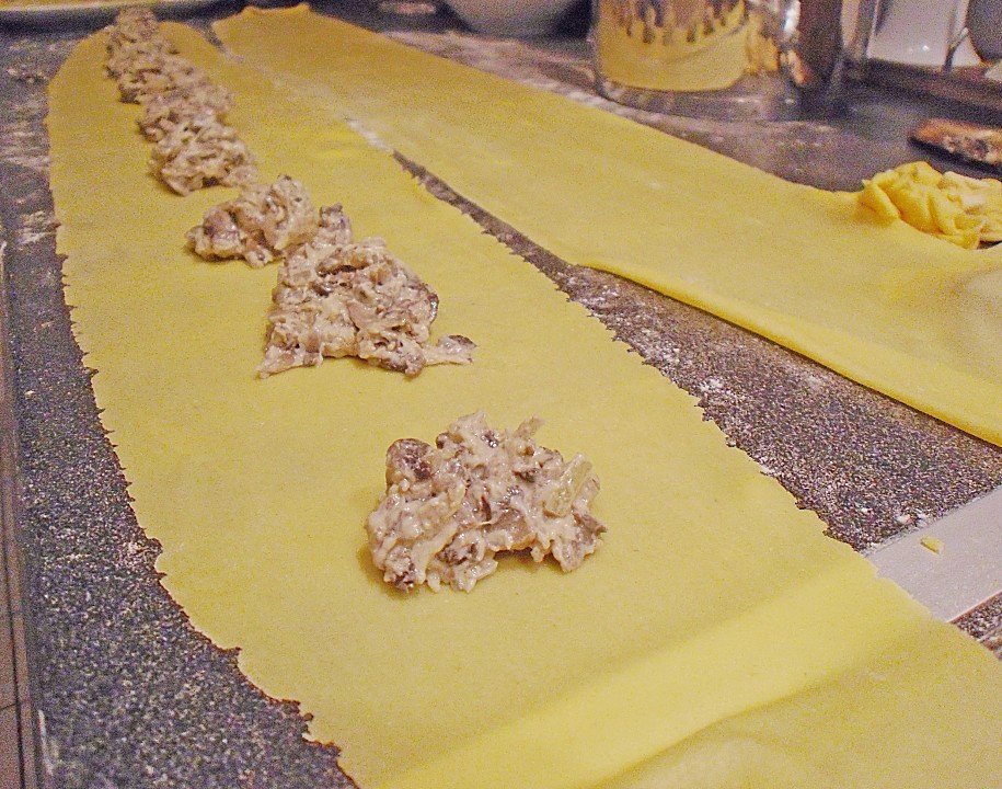 Pilz - Kürbis - Ravioli mit Salbeibutter von Shimone | Chefkoch.de