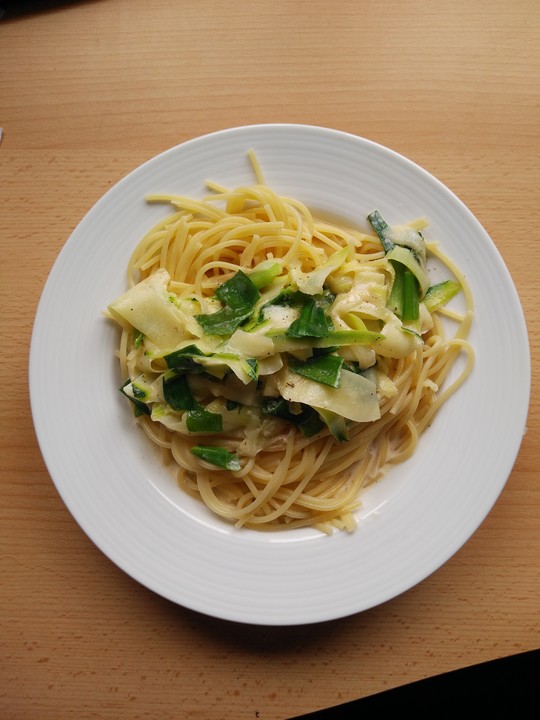 Spaghetti mit Zucchini - Sahnesoße von Miezenmami | Chefkoch.de